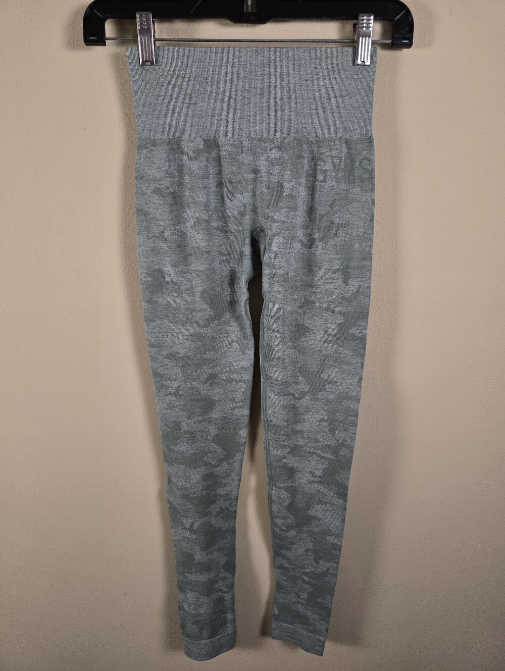 Gymshark Adapt Light Green Camo Seamless Butt Scrunch Leggings Size XS